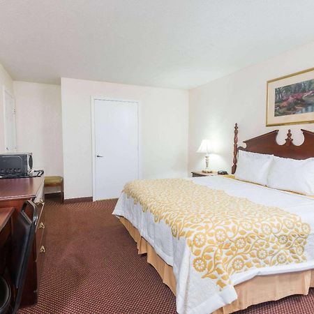 Days Inn By Wyndham Amherst Ngoại thất bức ảnh