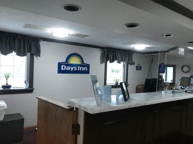Days Inn By Wyndham Amherst Ngoại thất bức ảnh