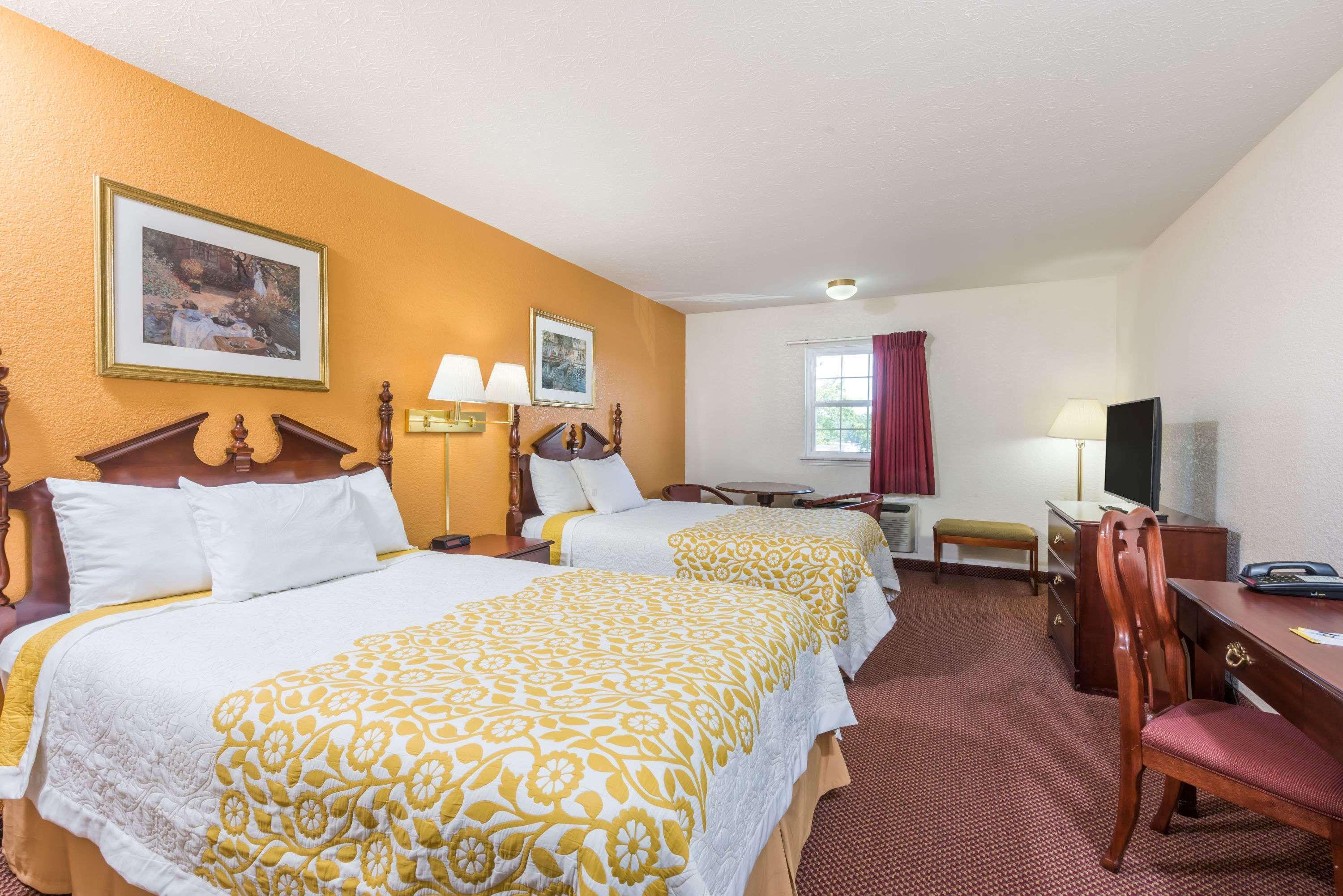 Days Inn By Wyndham Amherst Ngoại thất bức ảnh