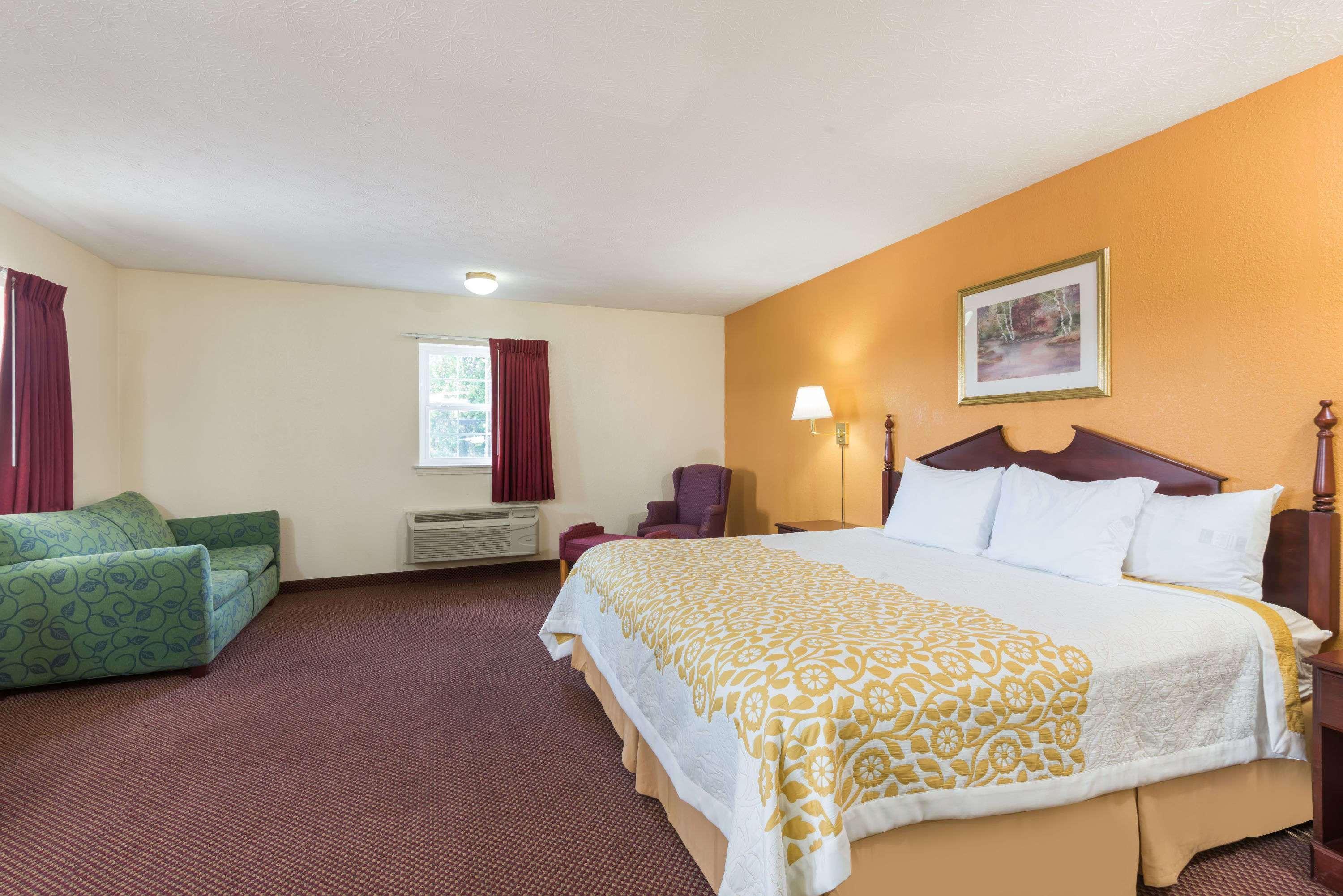 Days Inn By Wyndham Amherst Ngoại thất bức ảnh