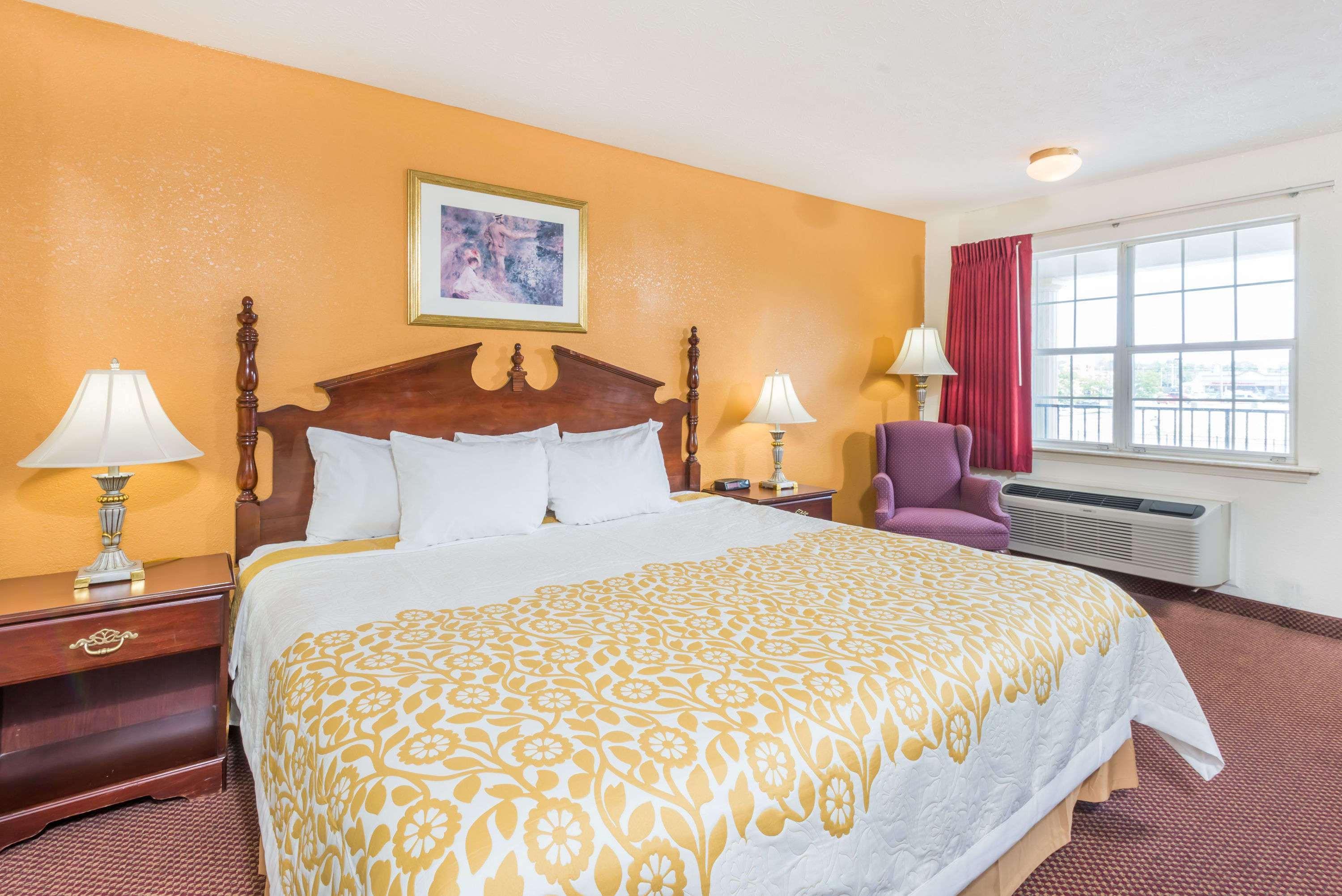 Days Inn By Wyndham Amherst Ngoại thất bức ảnh