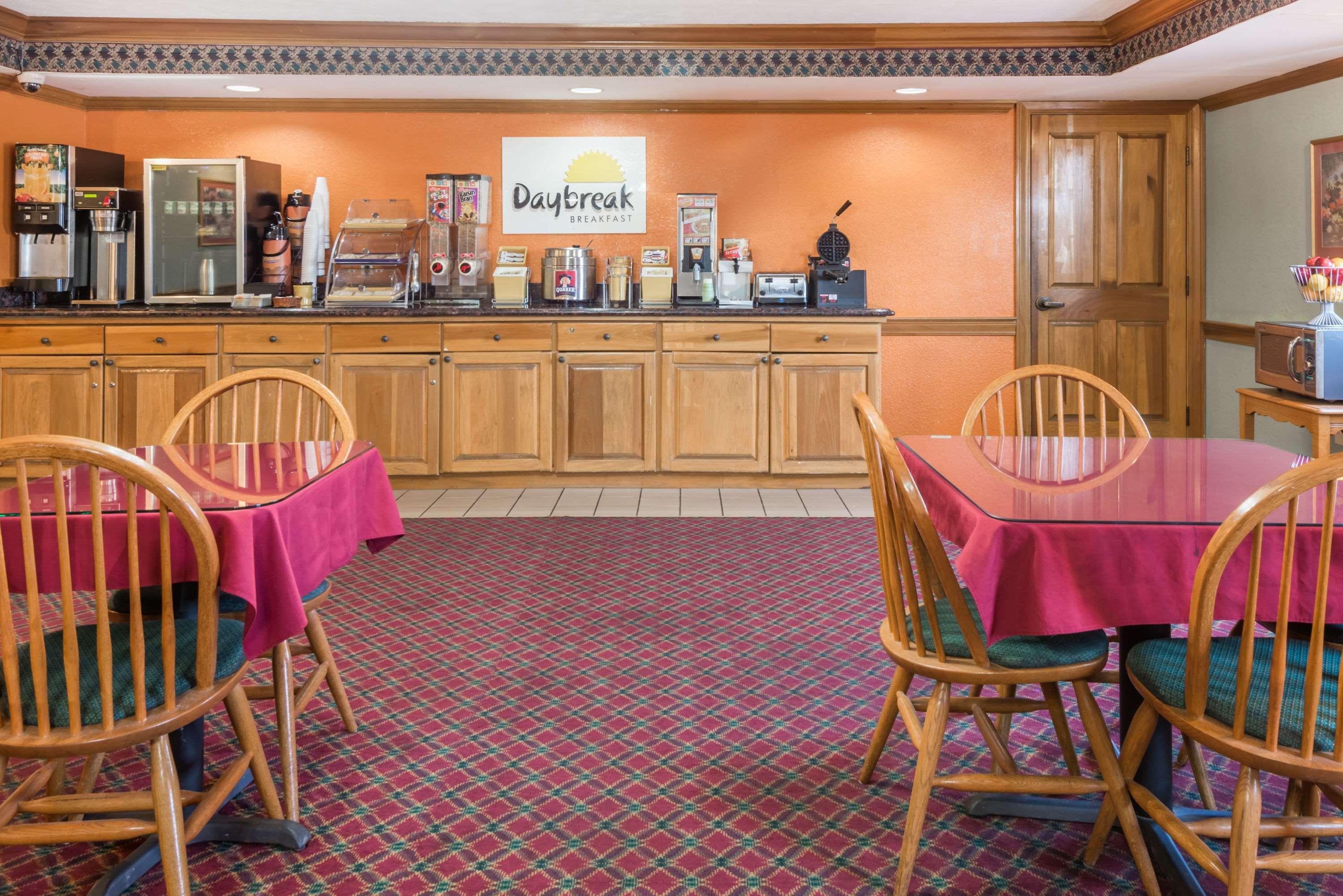 Days Inn By Wyndham Amherst Ngoại thất bức ảnh