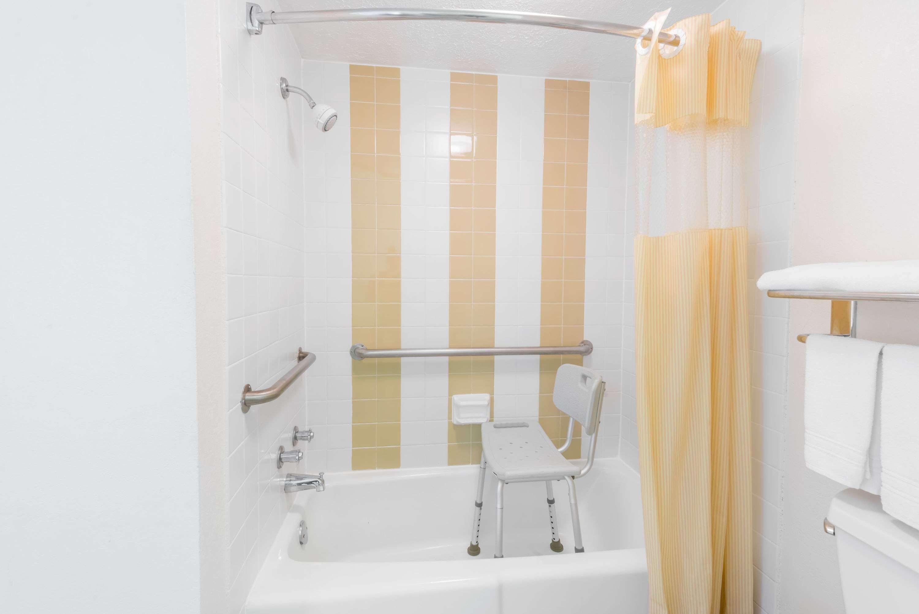 Days Inn By Wyndham Amherst Ngoại thất bức ảnh