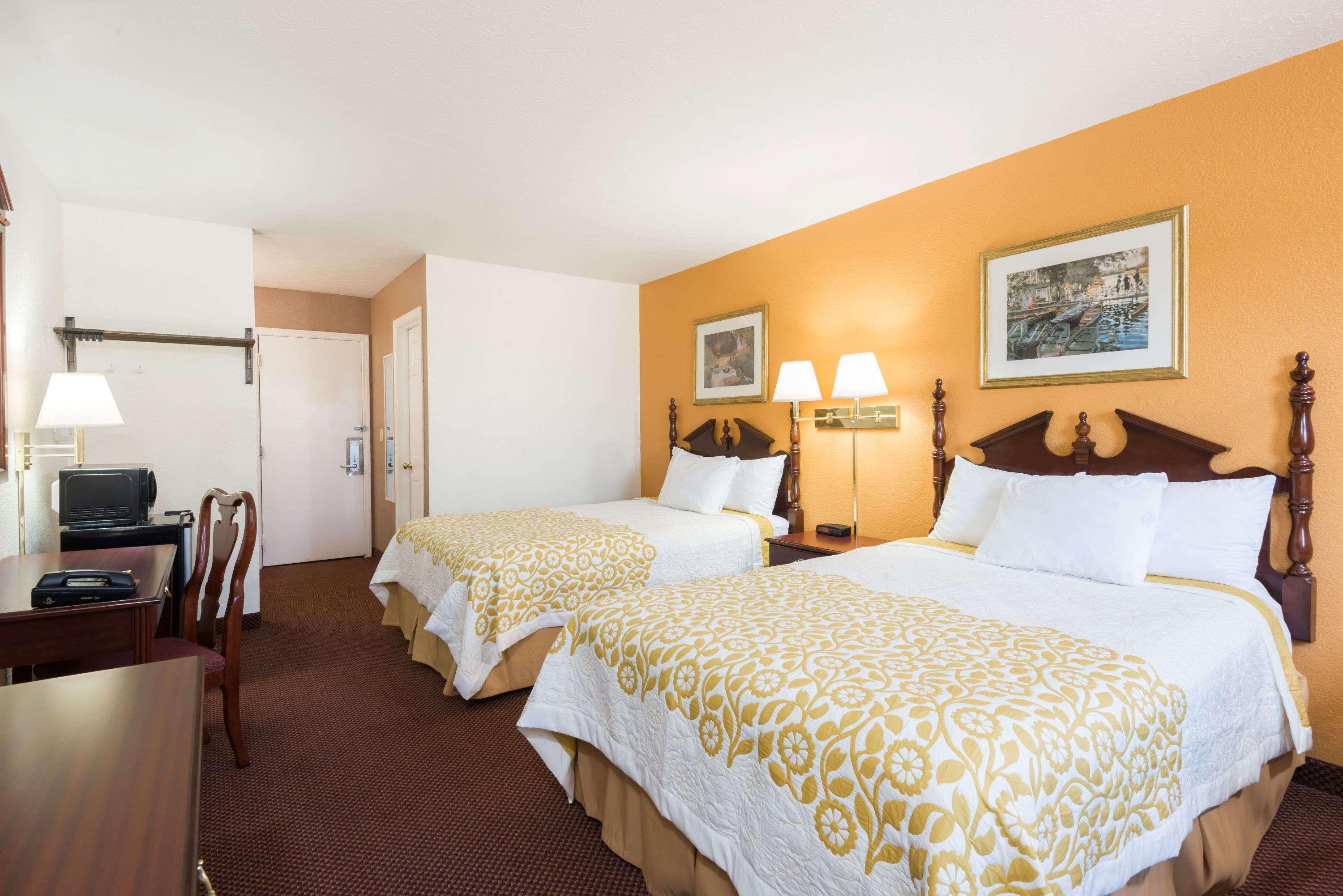 Days Inn By Wyndham Amherst Ngoại thất bức ảnh