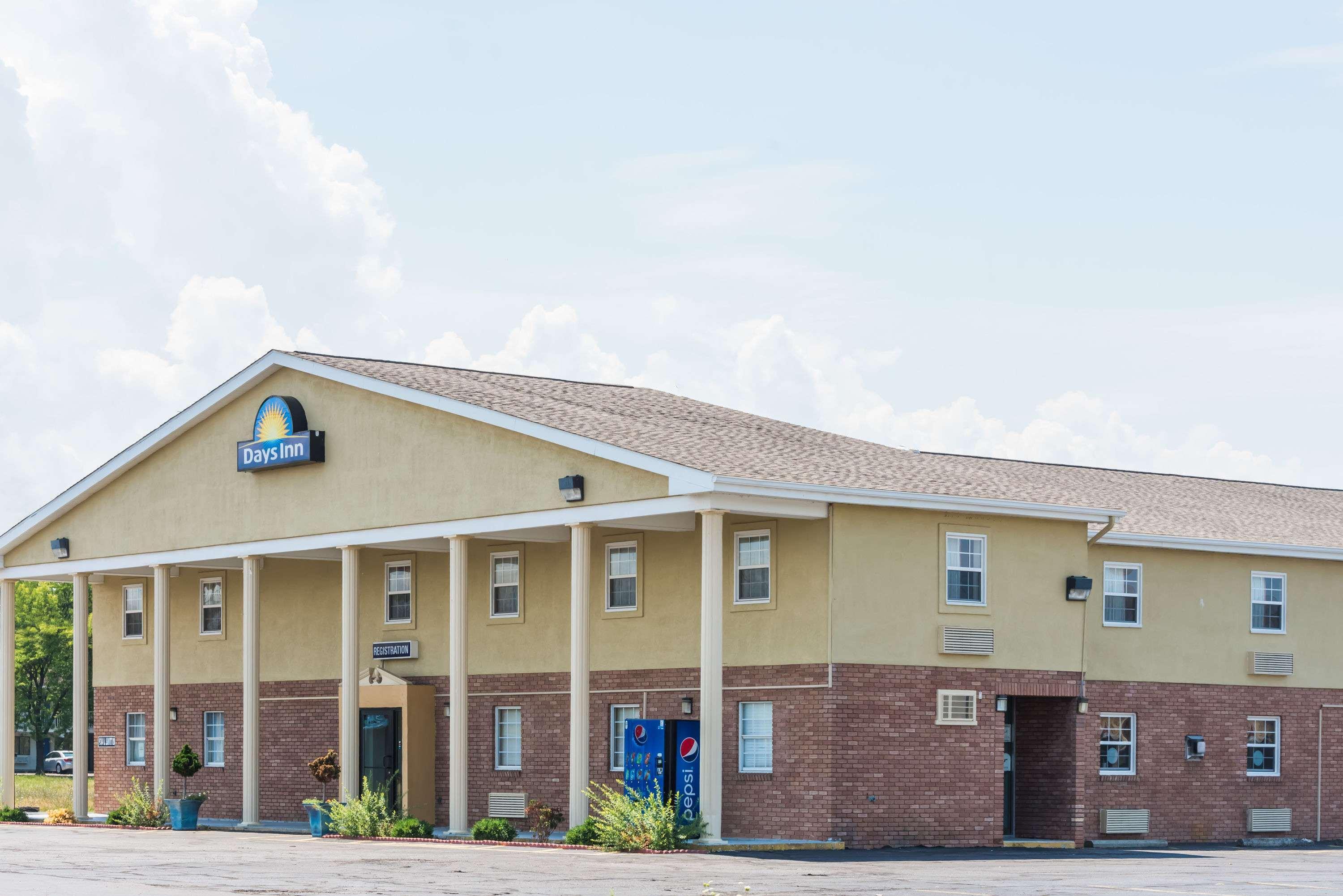 Days Inn By Wyndham Amherst Ngoại thất bức ảnh