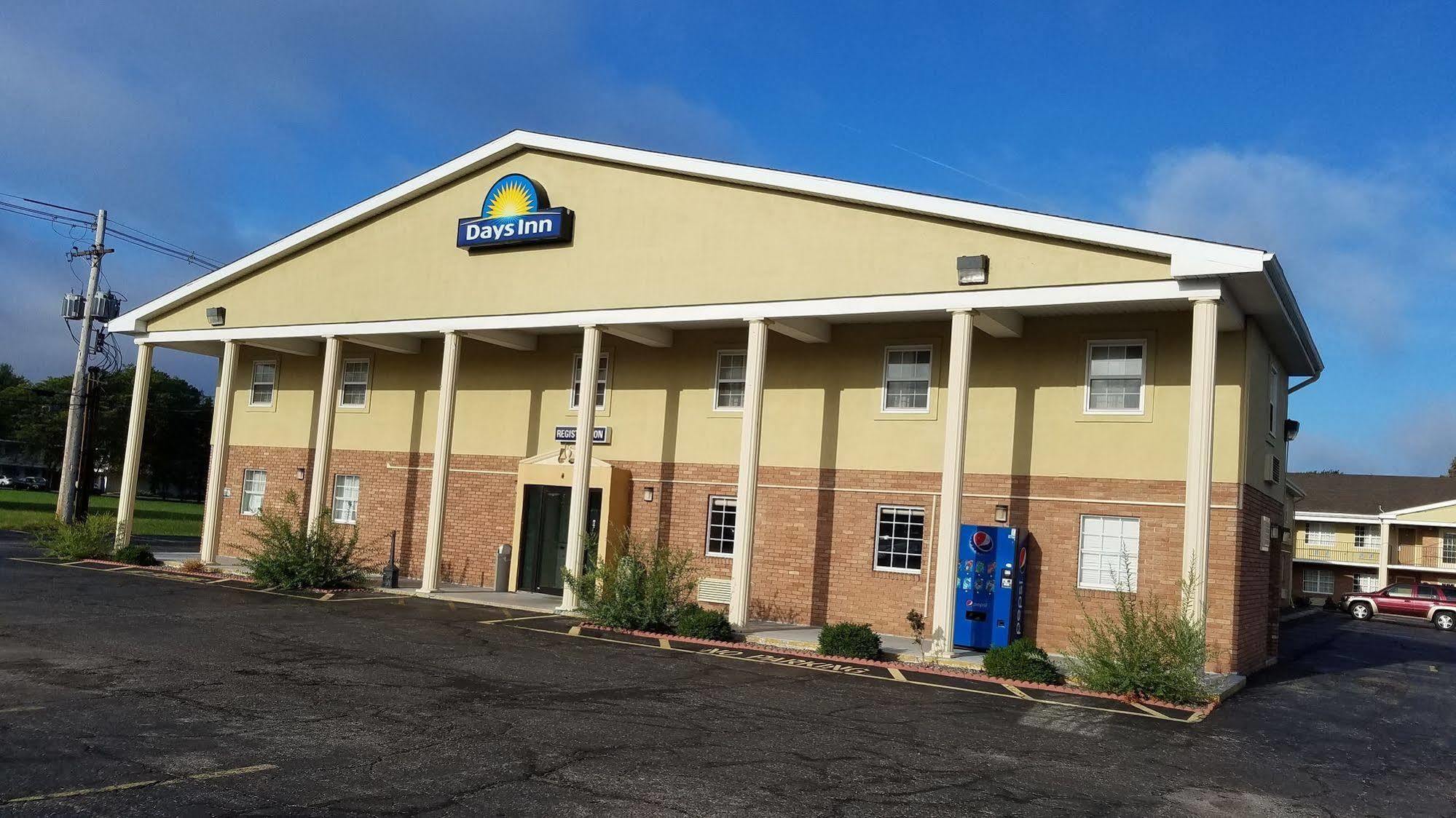 Days Inn By Wyndham Amherst Ngoại thất bức ảnh